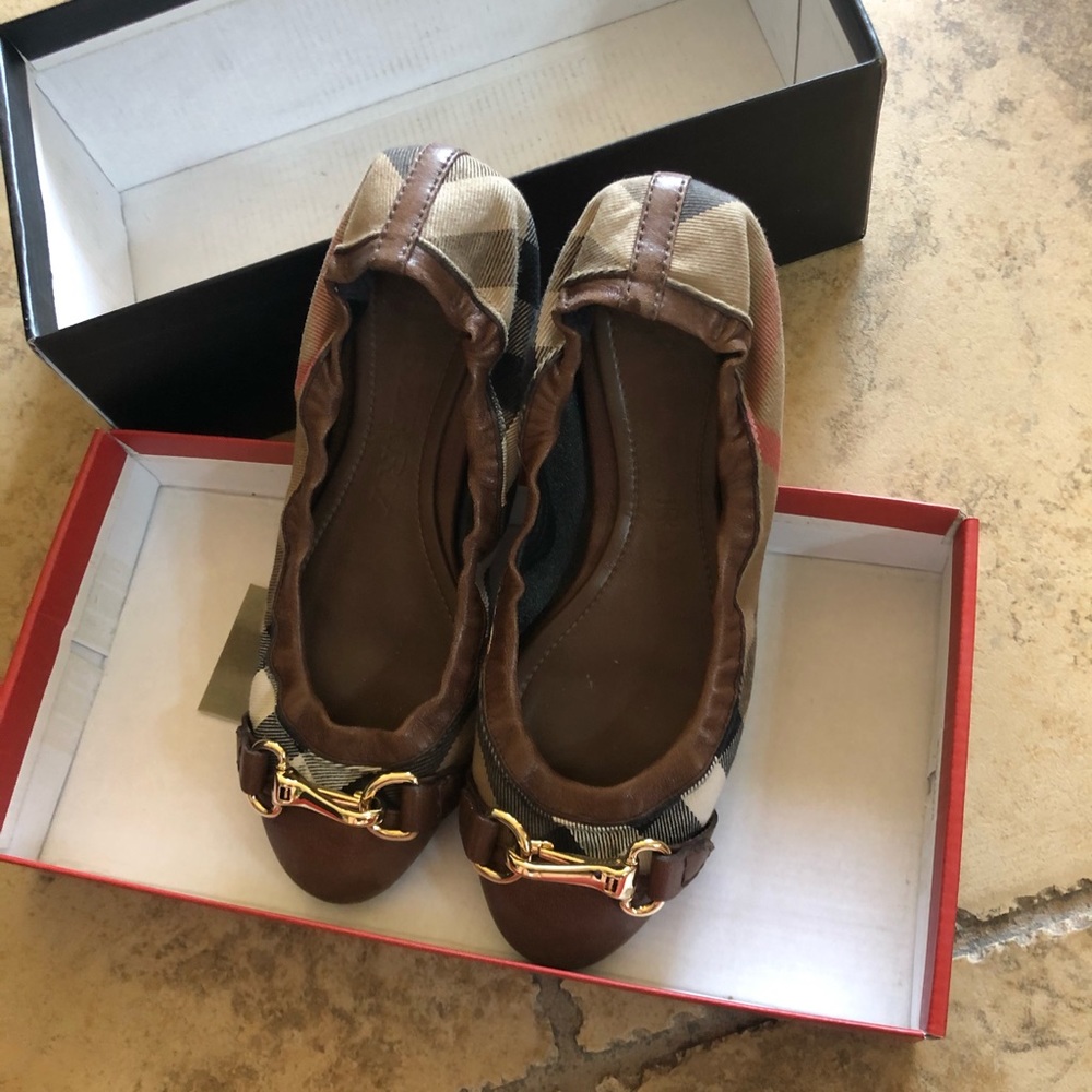 Burberry flats